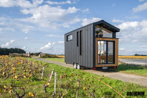 Studio Baluchon which specializes in custom-made tiny houses has a wonderful portfolio that you can check out and one of their latest projects was this beautiful house on wheels which they called Ala Köl