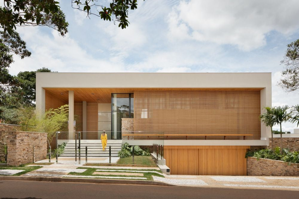 When asked to design and build this beautiful-looking house from Brazil, the team at BL Studio de Arquitetura faced a rather big challenge